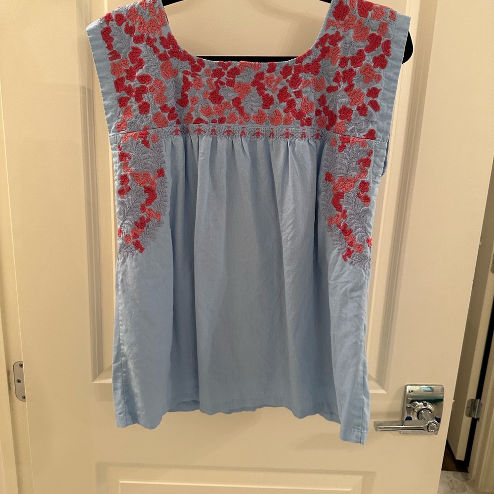 JMarie top size medium. Never worn. Needs to be steamed.
